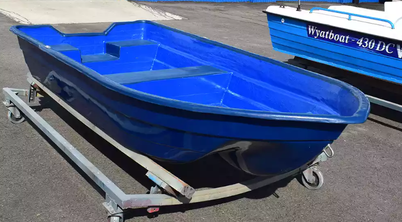 Стеклопластиковая лодка Neman-340 (тримаран) в Элисте