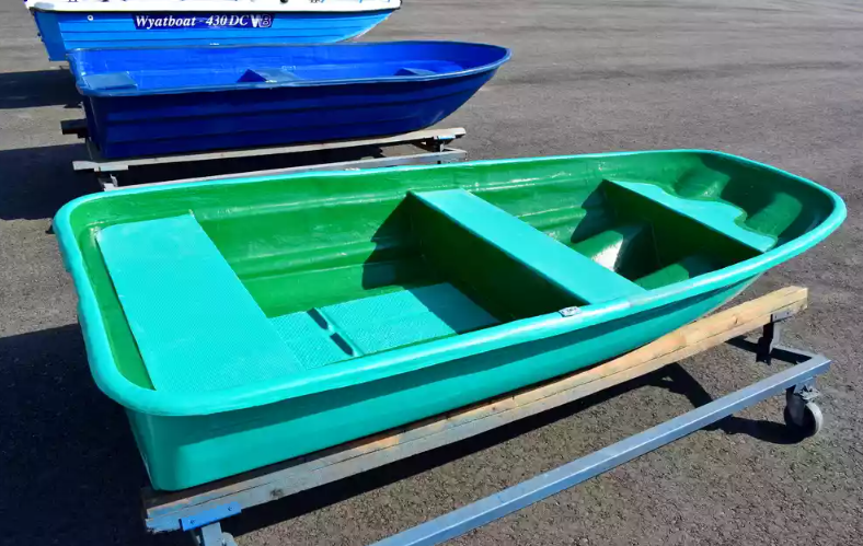 Стеклопластиковая лодка Старт (тримаран) в Элисте