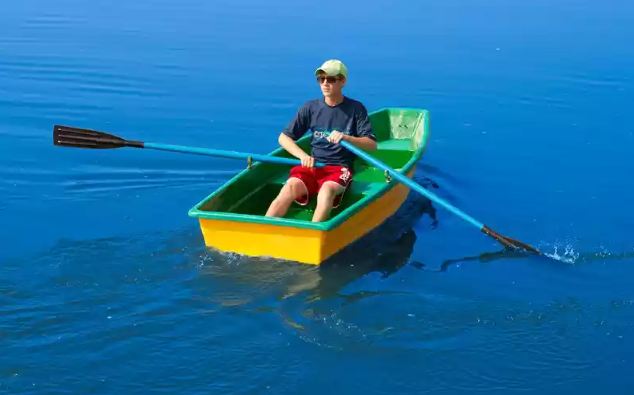 Стеклопластиковая лодка Малютка в Элисте