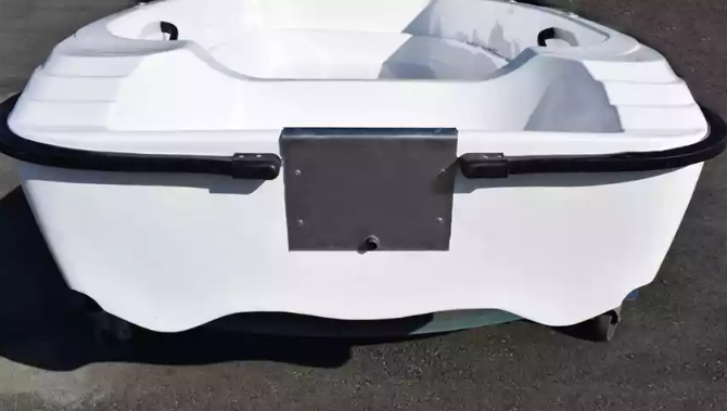 Стеклопластиковая лодка Пингвин (тримаран) в Элисте