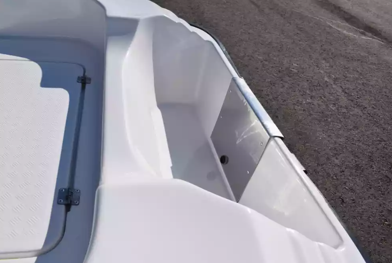 Стеклопластиковая лодка Пингвин (тримаран) в Элисте