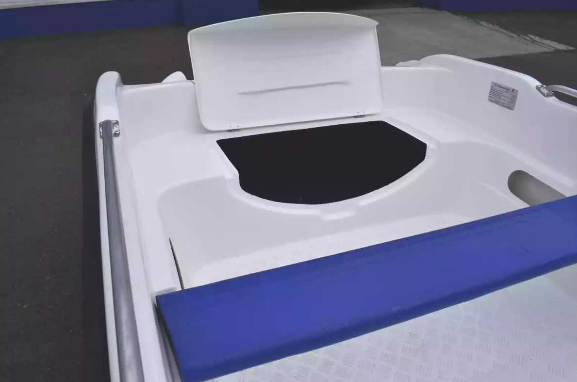 Стеклопластиковая лодка Пингвин New (тримаран) в Элисте