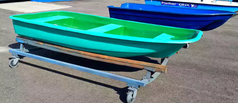 Стеклопластиковая лодка Старт (тримаран) в Элисте