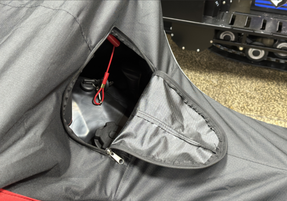 Чехол транспорт. снегохода IKUDZO HUNTER черно-красный Оксфорд ПРЕМИУМ качества с лого IKUDZO в Элисте