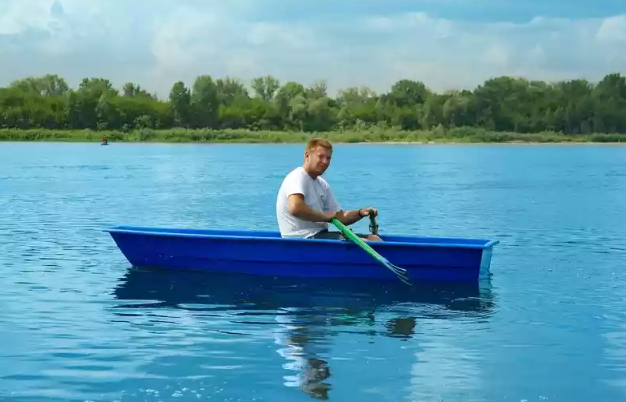 Стеклопластиковая лодка Малютка в Элисте