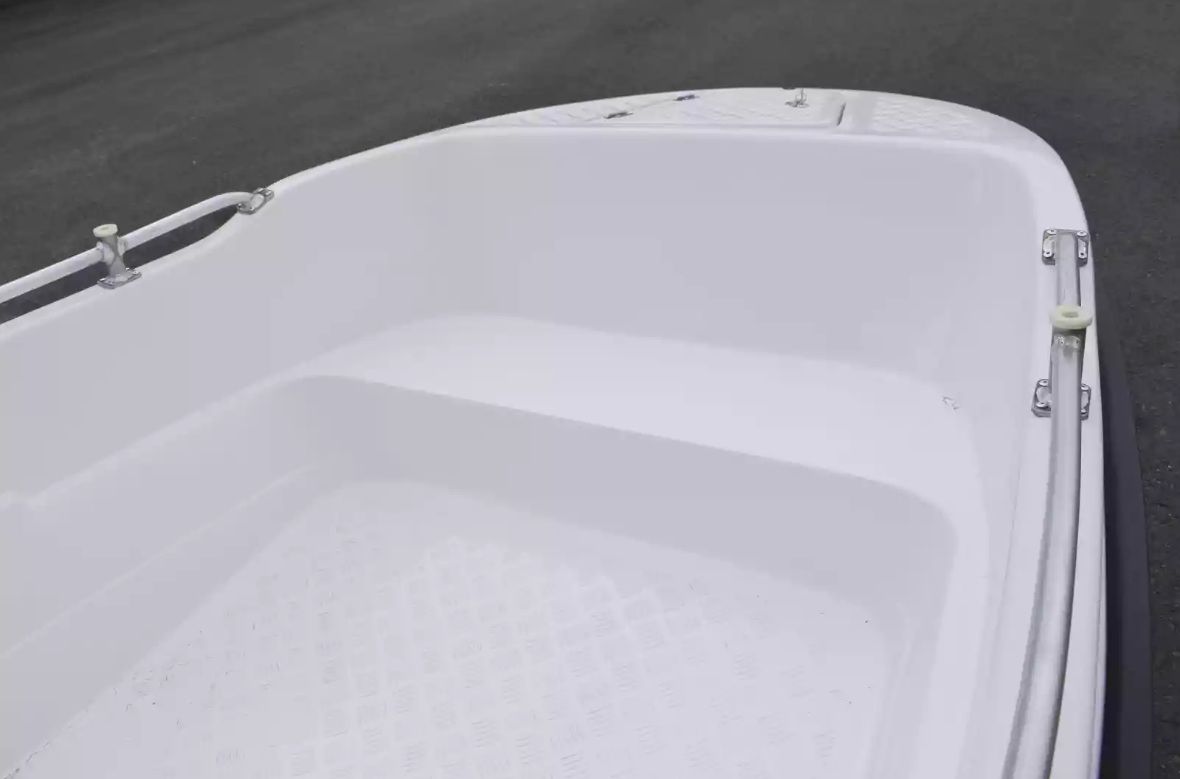 Стеклопластиковая лодка Пингвин New (тримаран) в Элисте