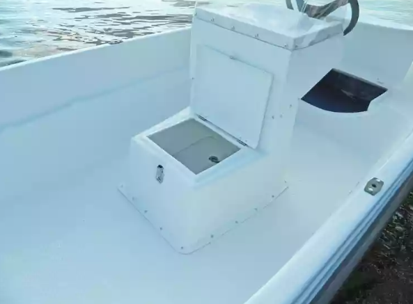 Стеклопластиковая лодка Пингвин с консолью (тримаран) в Элисте