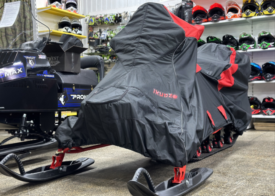 Чехол транспорт. снегохода IKUDZO HUNTER черно-красный Оксфорд ПРЕМИУМ качества с лого IKUDZO в Элисте