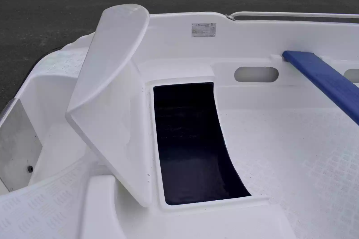 Стеклопластиковая лодка Пингвин New (тримаран) в Элисте