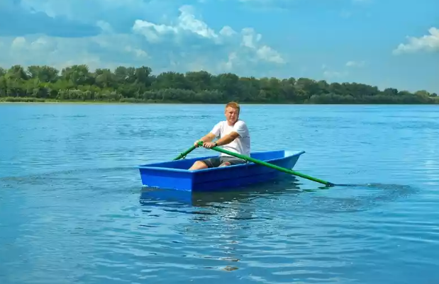 Стеклопластиковая лодка Малютка в Элисте