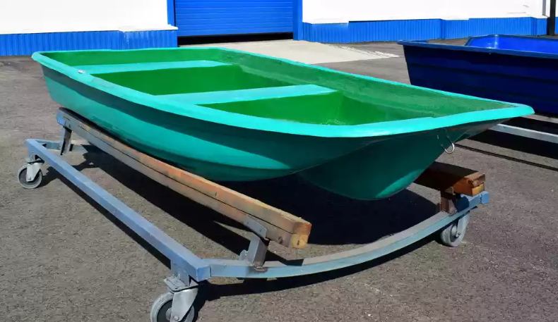 Стеклопластиковая лодка Старт (тримаран) в Элисте