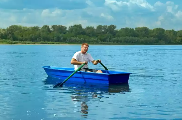 Стеклопластиковая лодка Малютка в Элисте