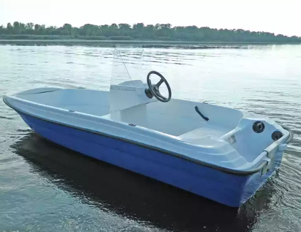 Стеклопластиковая лодка Пингвин с консолью (тримаран) в Элисте