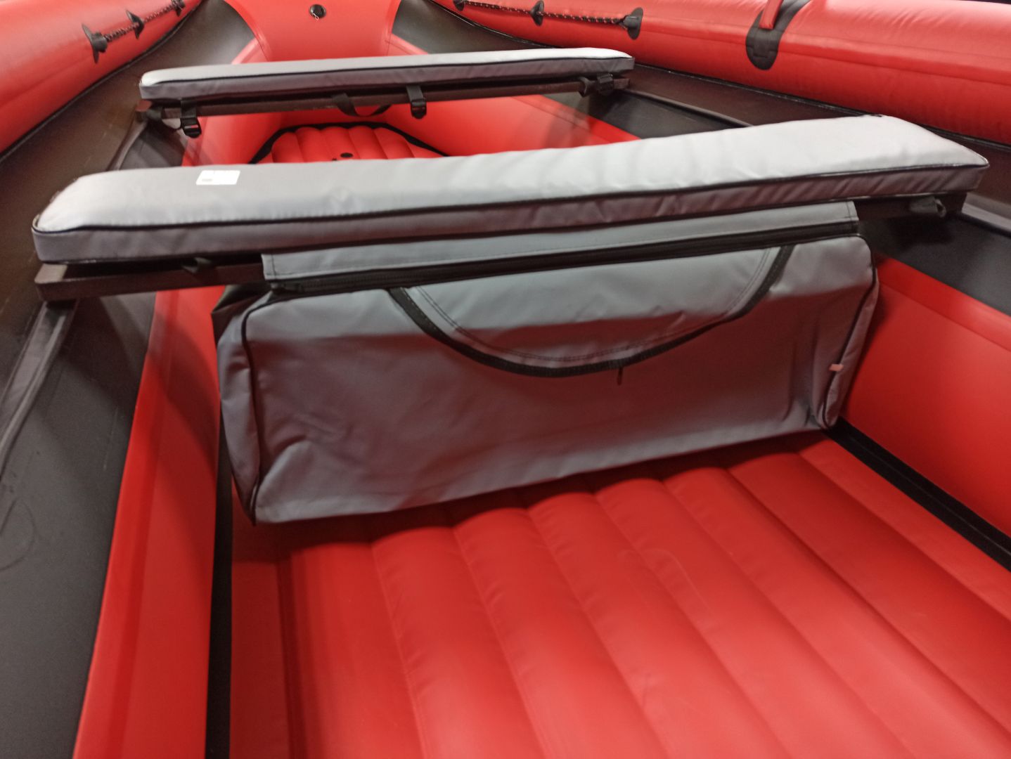 КОМПЛЕКТ МЯГКИХ НАКЛАДОК С СУМКОЙ ДЛЯ ЛОДОК 110Х20 СЕРЫЙ в Элисте