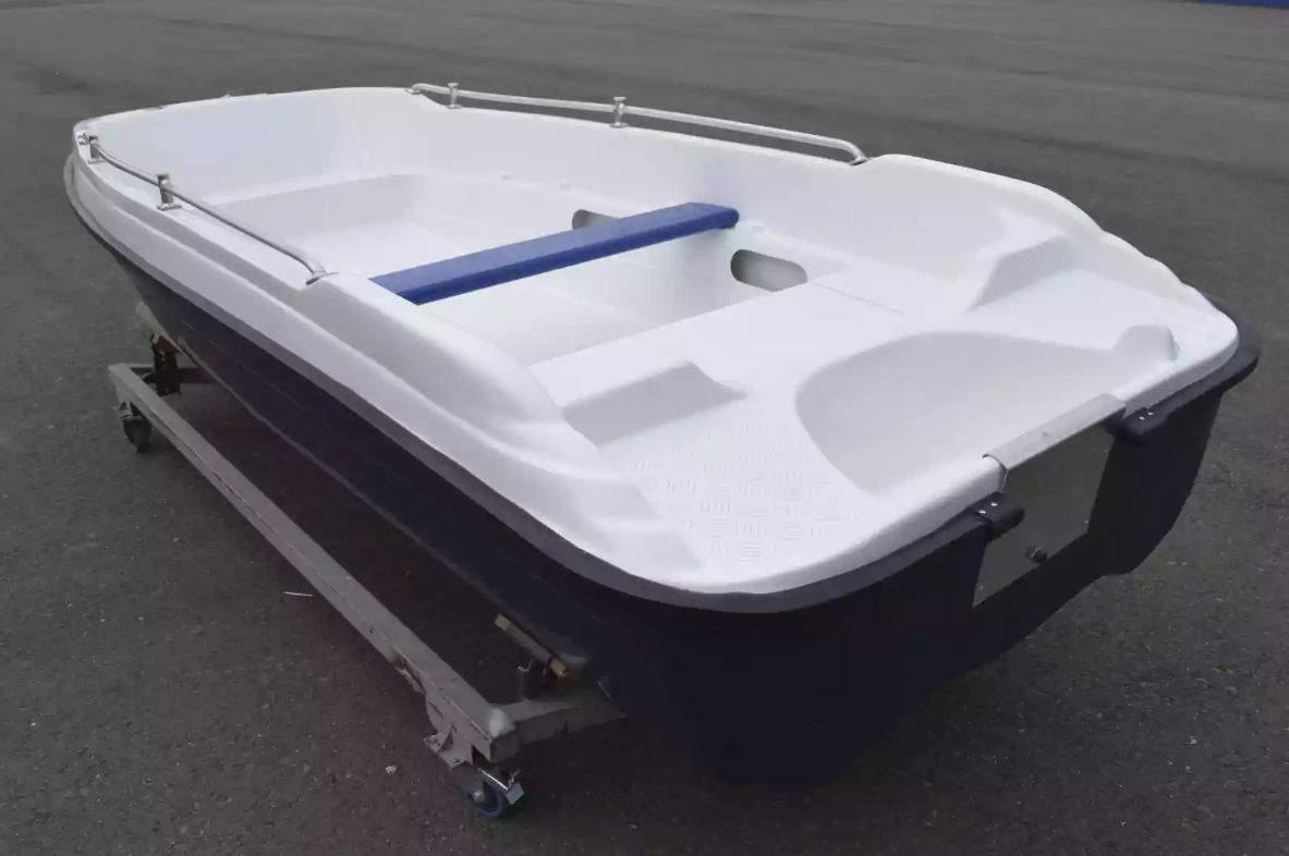 Стеклопластиковая лодка Пингвин New (тримаран) в Элисте