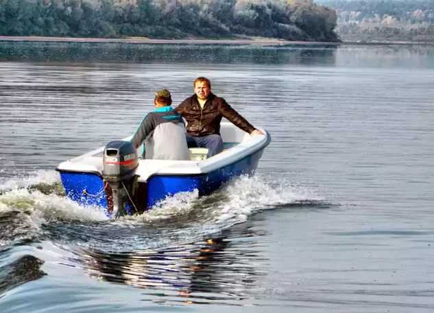 Стеклопластиковая лодка Wyatboat 430 тримаран в Элисте