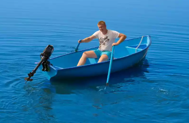 Стеклопластиковая лодка Омуль в Элисте