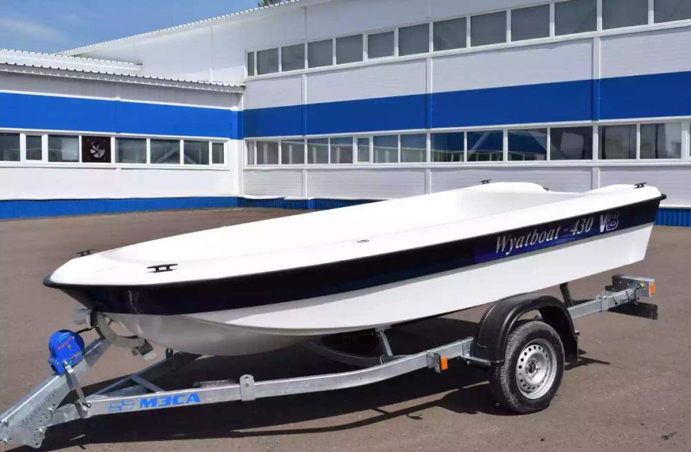 Стеклопластиковая лодка Wyatboat 430 тримаран в Элисте