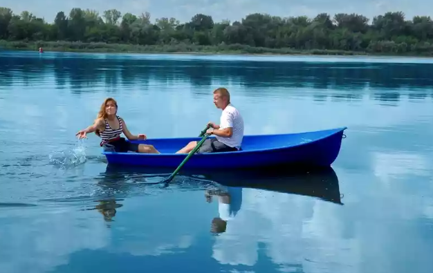 Стеклопластиковая лодка Дельфин в Элисте