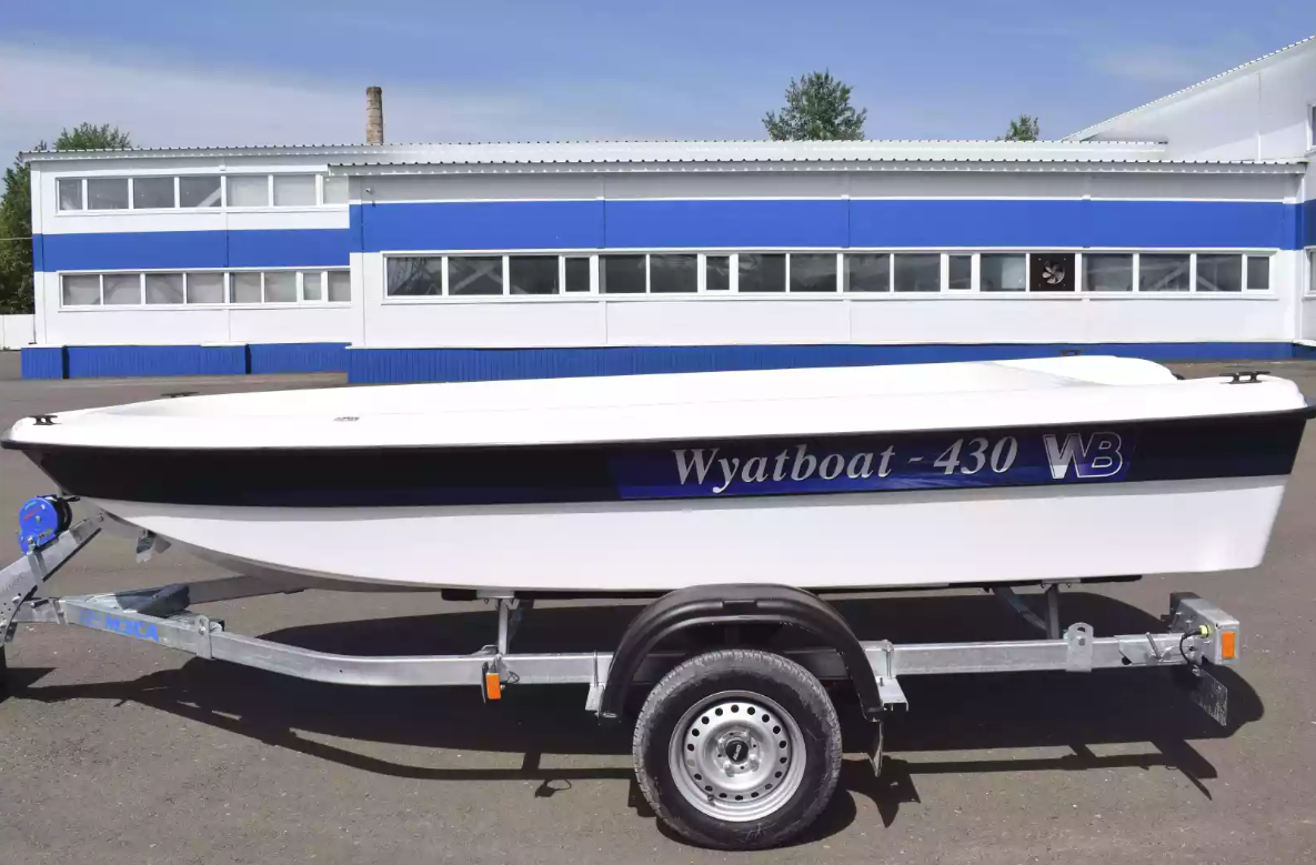 Стеклопластиковая лодка Wyatboat 430 тримаран в Элисте