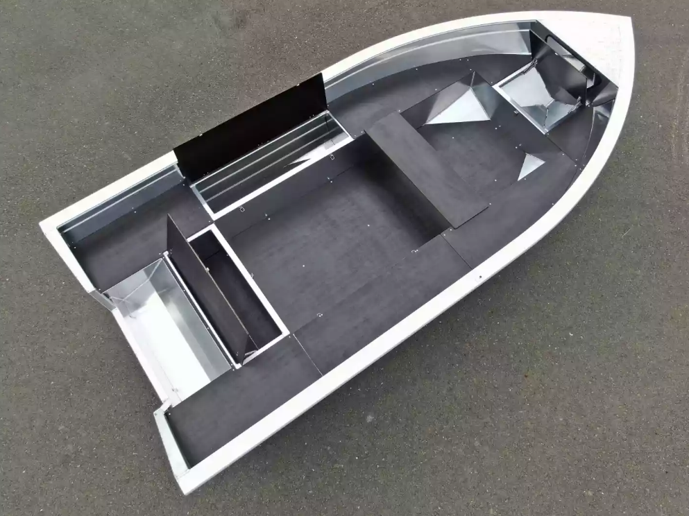 Алюминиевая лодка  Неман-420 в Элисте