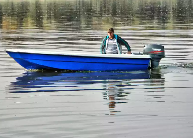 Стеклопластиковая лодка Wyatboat 430 тримаран в Элисте
