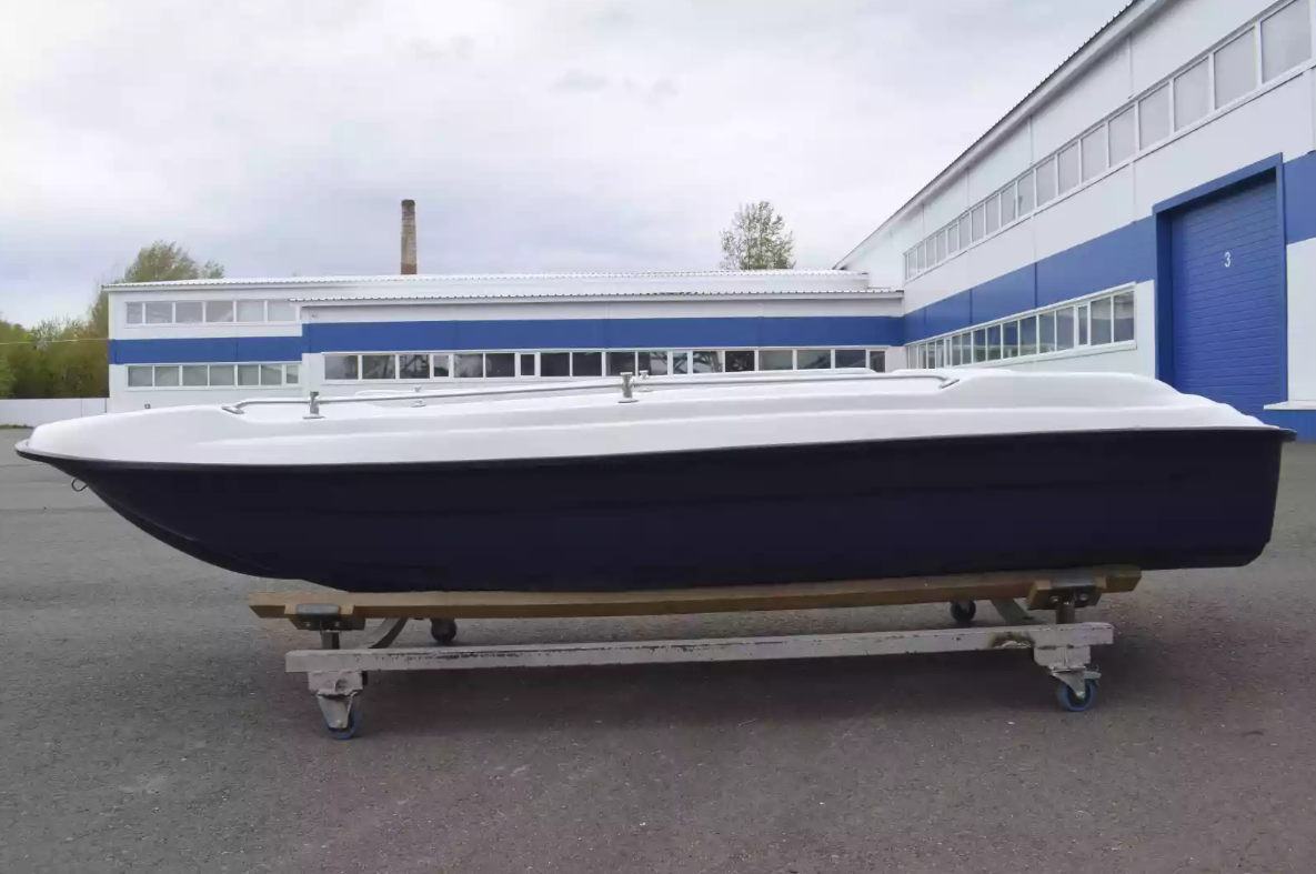 Стеклопластиковая лодка Пингвин New (тримаран) в Элисте