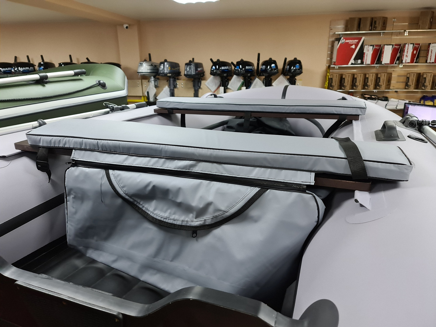 КОМПЛЕКТ МЯГКИХ НАКЛАДОК С СУМКОЙ ДЛЯ ЛОДОК 110Х20 СЕРЫЙ в Элисте